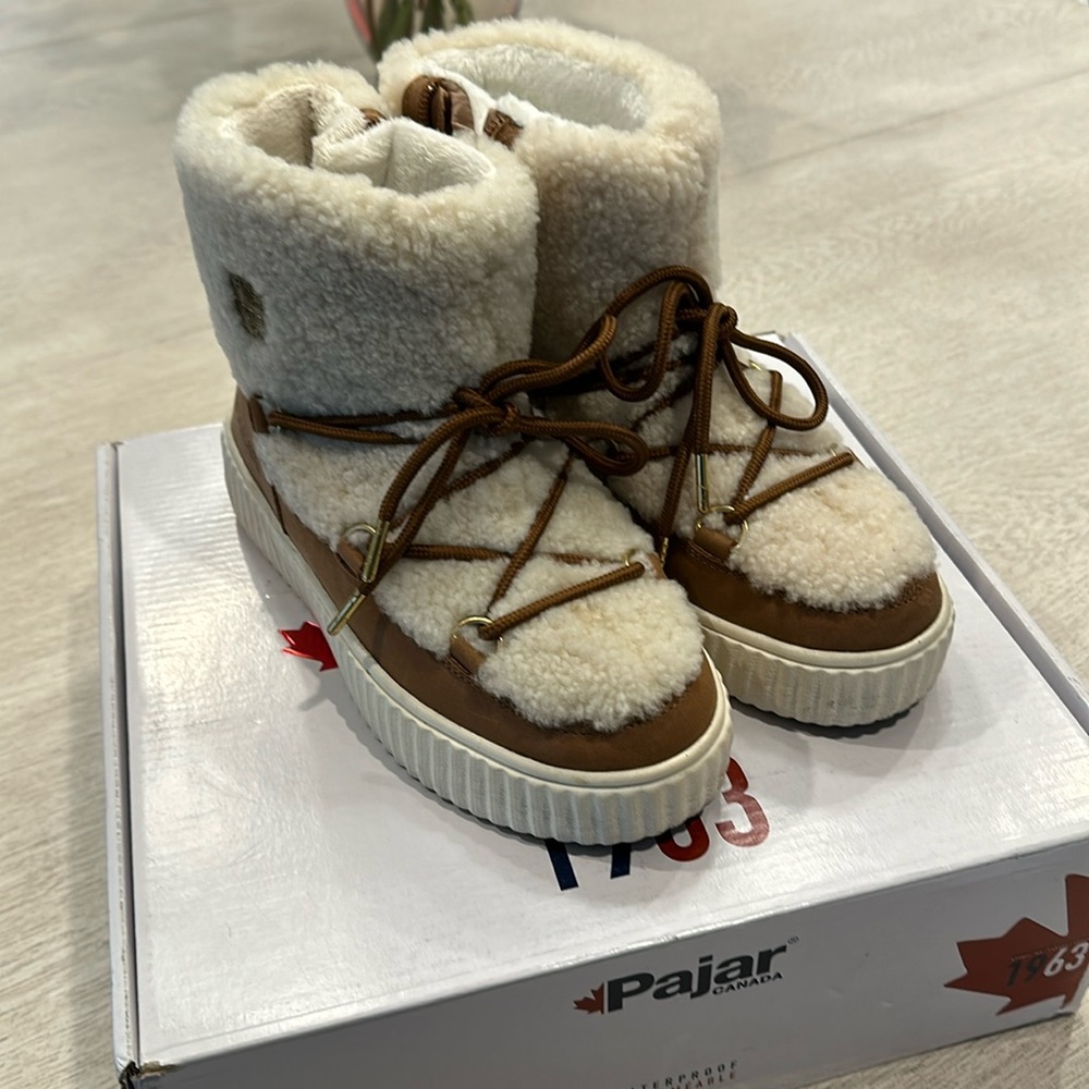 NWT Pajar Canada Ceria Boot, Church 36